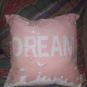 Dream and smile sequence pillow